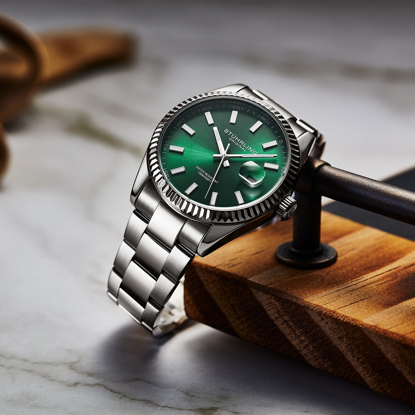 Stührling Vanguard 4069 Men's Quartz 42mm