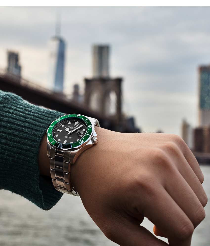 Grey Dial / Silver Case / Silver Stainless Steel Bracelet Deployant Buckle