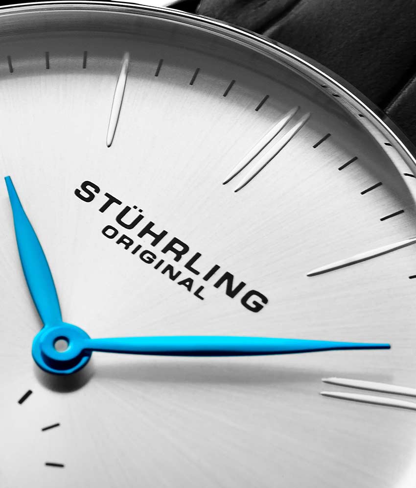 Silver Dial / Silver Case / Black Leather Strap Tang Buckle