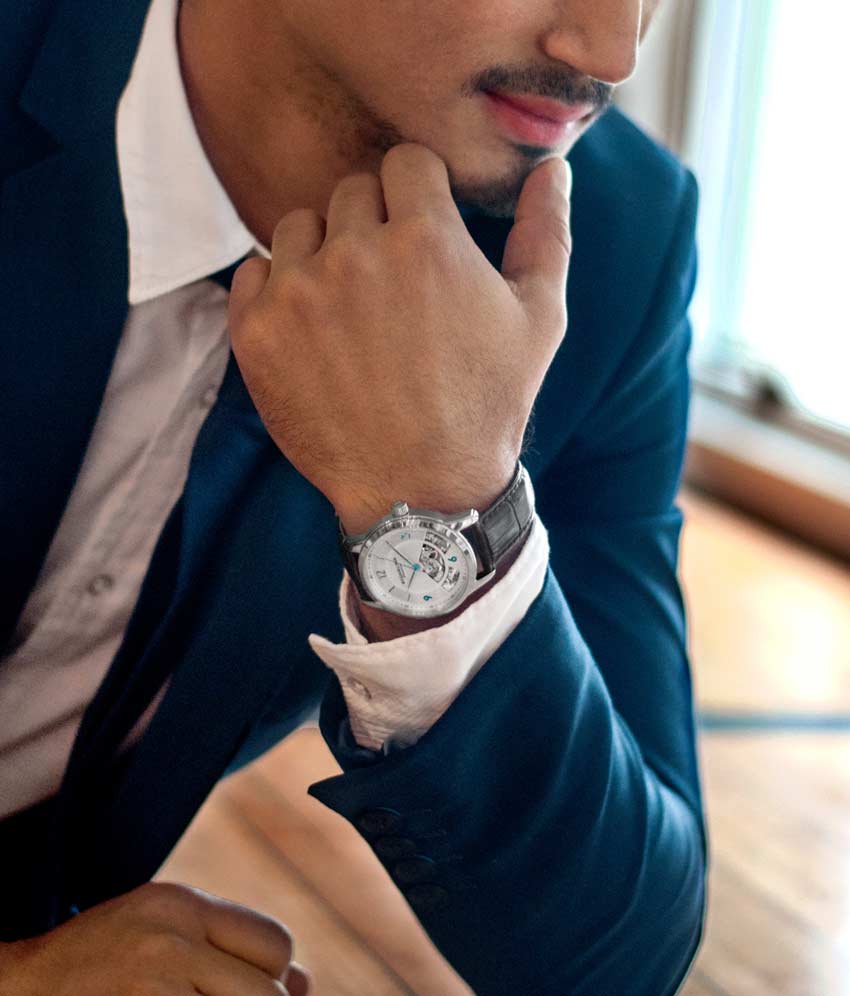 Silver Dial / Silver Case / Black Band