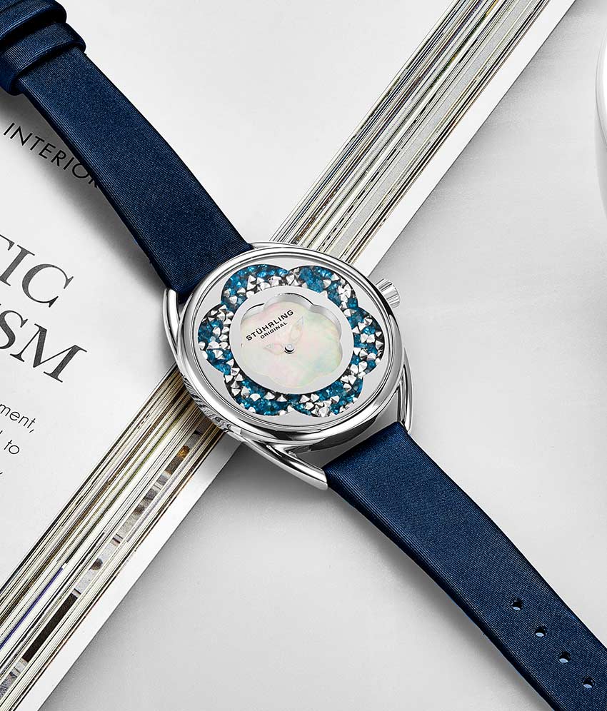 Silver Dial / Silver Case / Blue Band