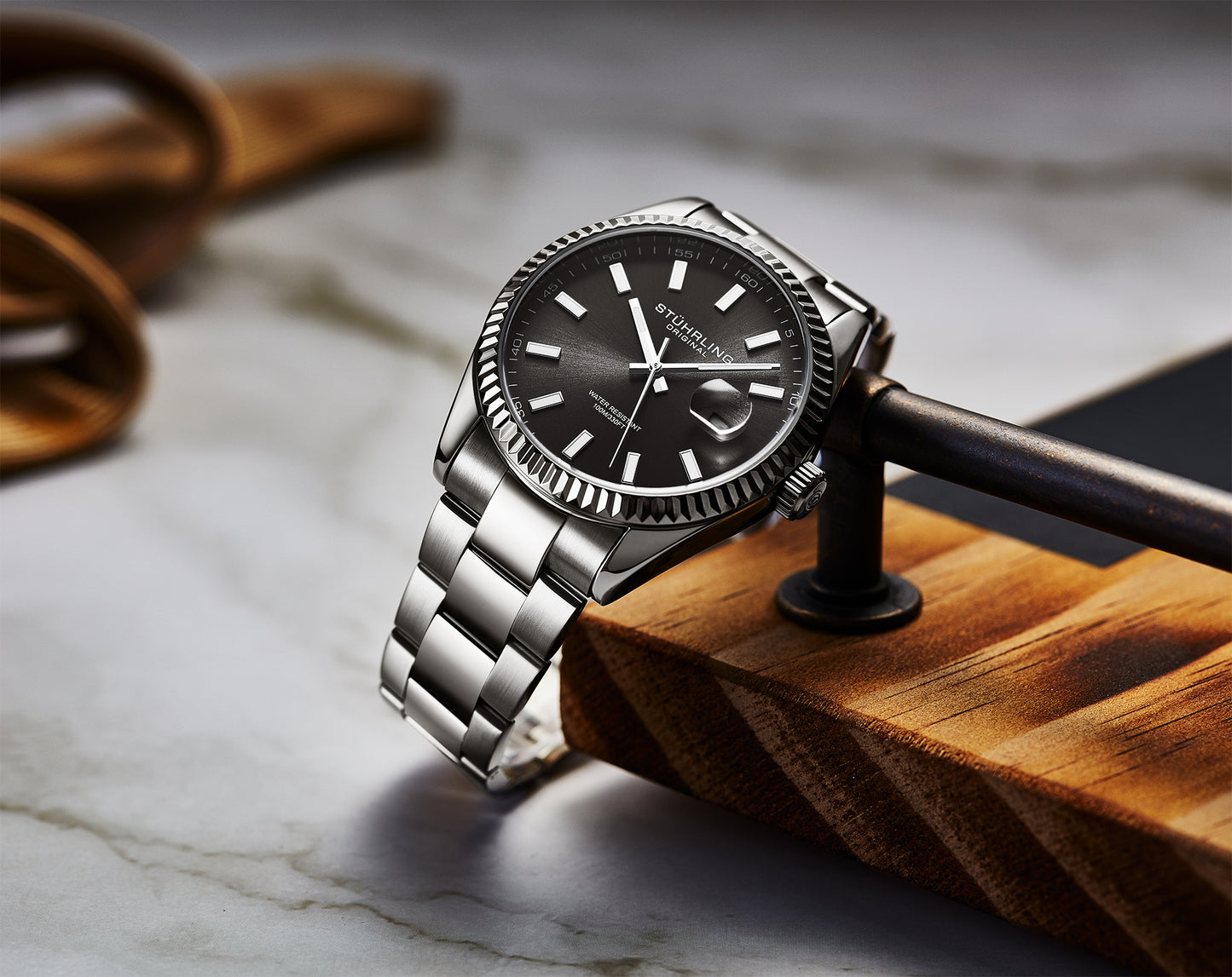 Vanguard 4069 Men's 42mm quartz