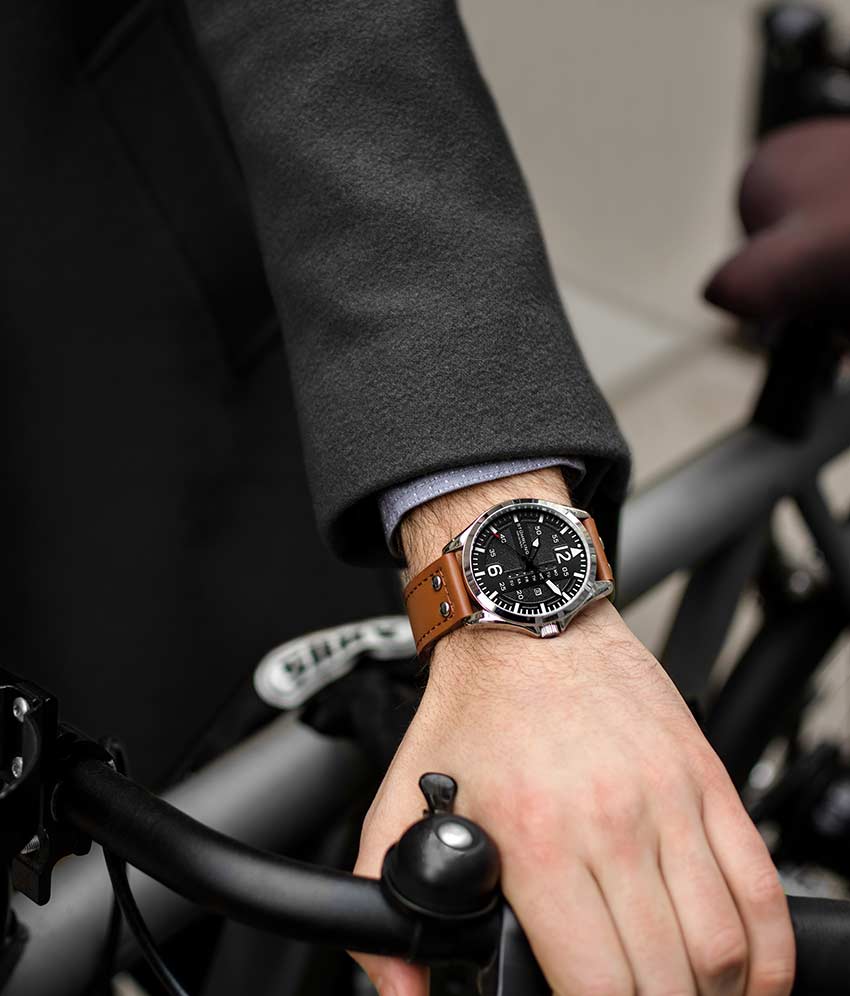 Black Dial / Silver Case / Tan Band