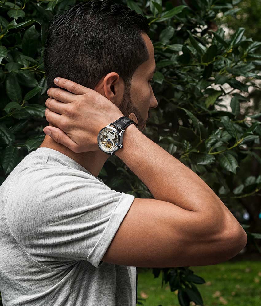 White Dial / Silver Case / Black Band