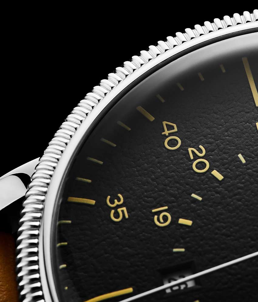 Black Dial / Silver Case / Beige Band