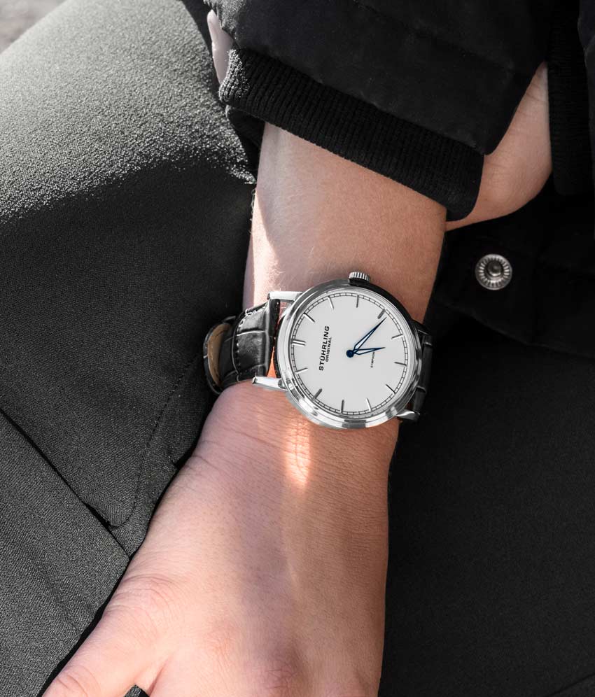 White Dial / Silver Case / Black Leather Strap Tang Buckle