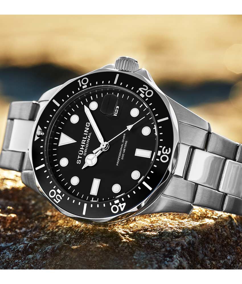 Black Dial / Silver Case / Silver Stainless Steel Bracelet Deployant Buckle