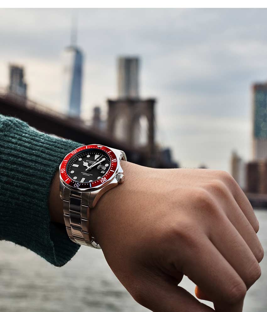 Black Dial / Silver Case / Silver Stainless Steel Bracelet Deployant Buckle 3